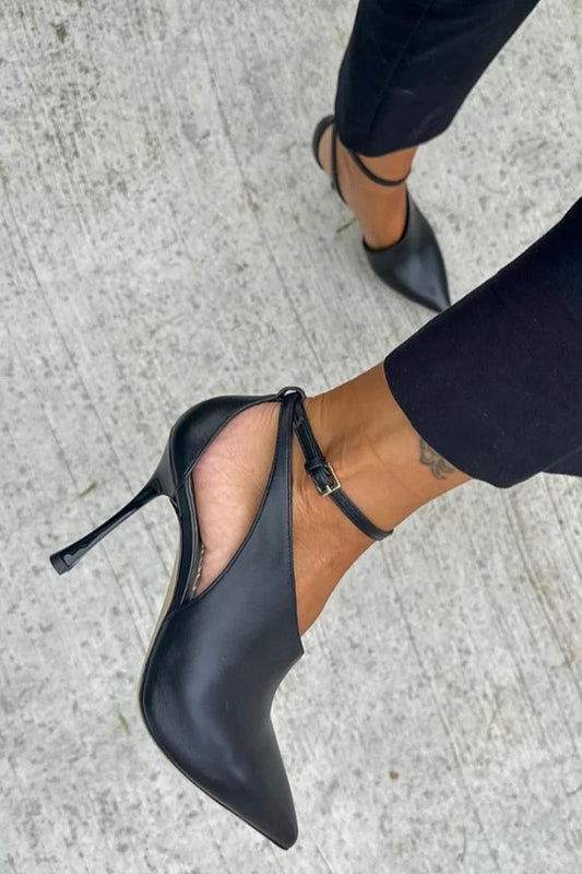 Schwarze Stiletto-Absätze mit Knöchelriemen, Schnalle, Ausschnitt und spitzem Zehenbereich