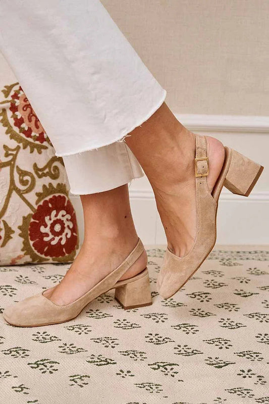 Elegante schlichte quadratische Slingback mit Riemen und Schnalle in khakifarbenen, klobigen Absätzen