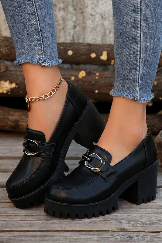 Patchwork-Loafer mit runder Zehenpartie, dekorativer Metallschnalle und robustem Absatz