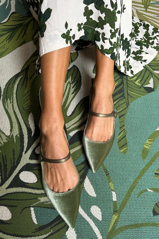 Grüne Flache Schuhe mit Spitzennase, Patchwork-Samt, Spannriemen und Schnalle