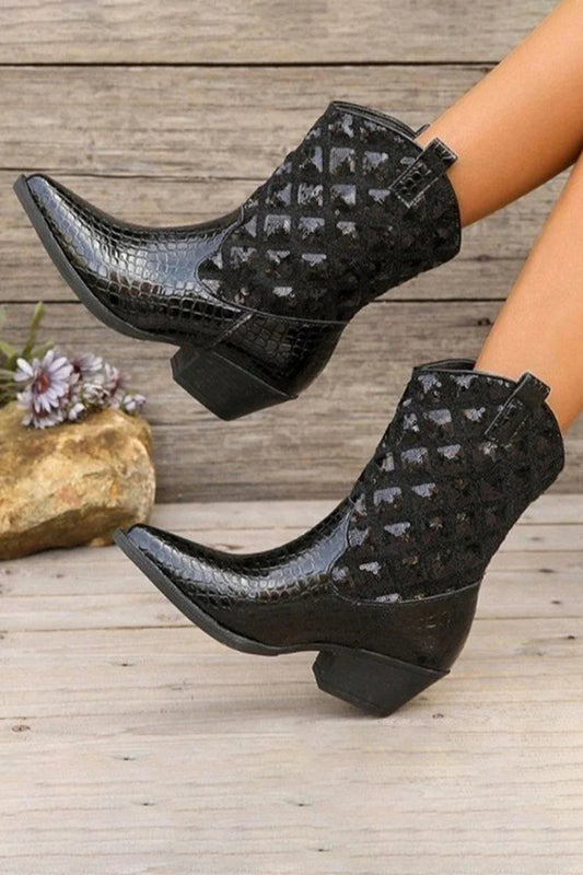 Patchwork-Stiefel mit spitzem Zehenbereich und auffälligem Krokodilmuster-Blockabsatz