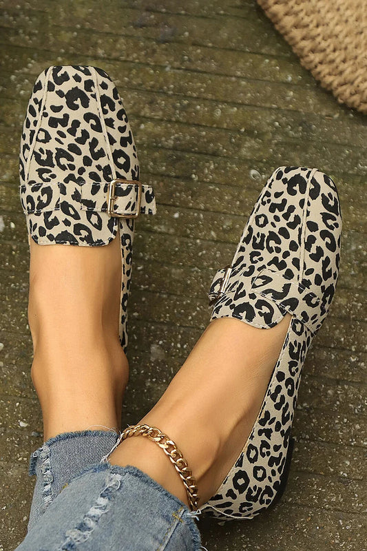 Bequeme Slipper mit Leopardenmuster, Riemchen und Schnallendetails sowie quadratischer Zehenform