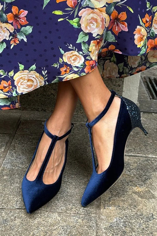 Funkelnde Marineblaue Kitten-Heels mit T-Riemen und spitz zulaufender Zehenpartie