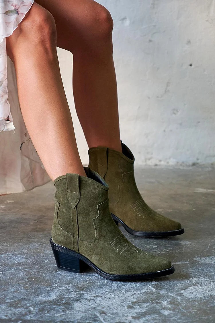 Grüne Patchwork-Westernstiefel mit Nahtdetails und spitzem Zehenbereich [Vorbestellung]