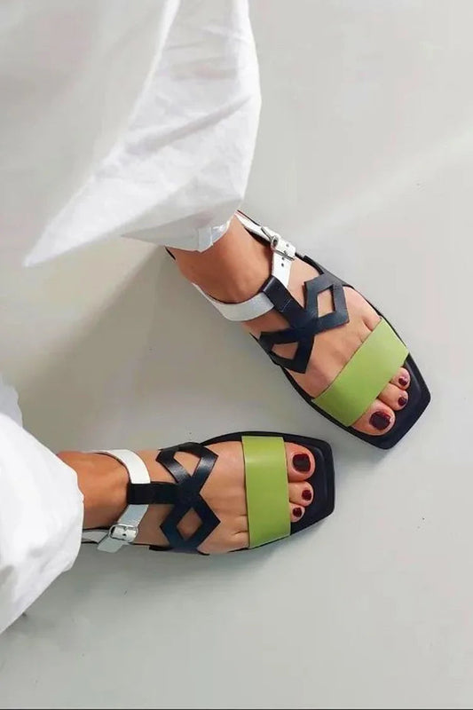 Schwarze Sandalen mit Farbblock-Ausschnitten und quadratischer Zehenform