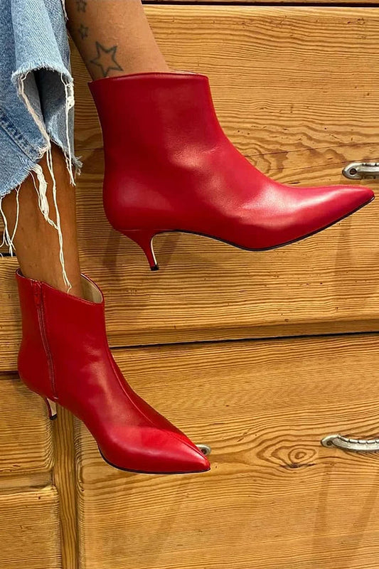 Rote Kitten-Heel Stiefeletten mit spitzer Zehenpartie und Reißverschluss – Vorbestellung