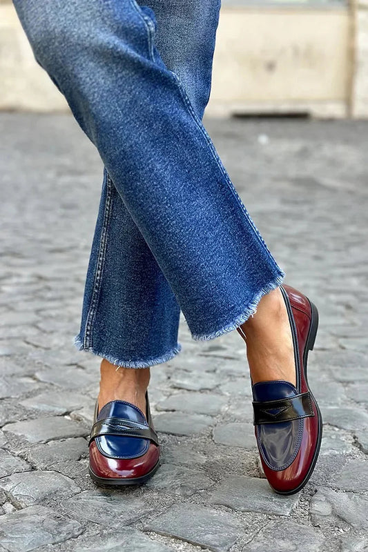 Burgunderrote Farbblock-Patchwork-Loafer mit runder Zehenpartie