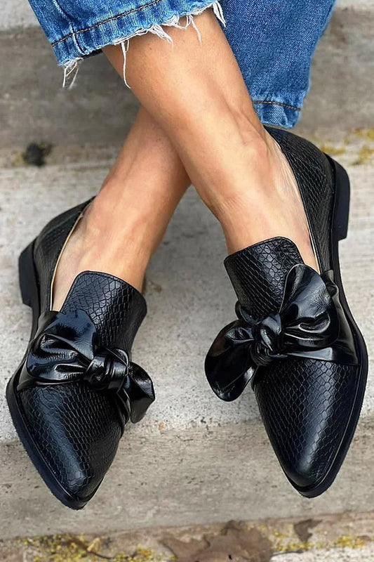 Schwarze Slip-On Slipper mit Schlangenleder-Optik, Schleife und spitzem Zehenbereich