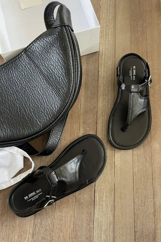 Bequeme einfarbige Flip-Flops mit Knöchelriemen und Schnalle