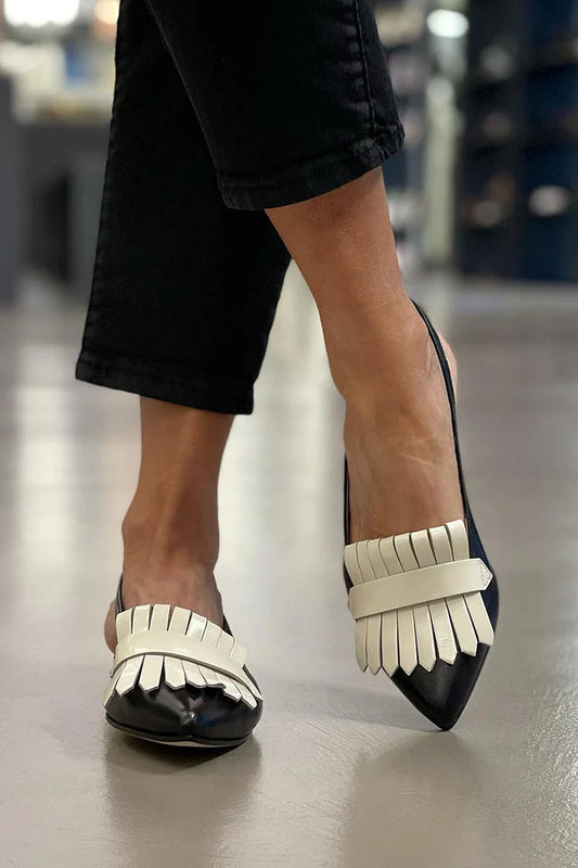 Retro Ballerinas mit Fransenbesatz und spitz zulaufender Zehe – Riemchen Slingback