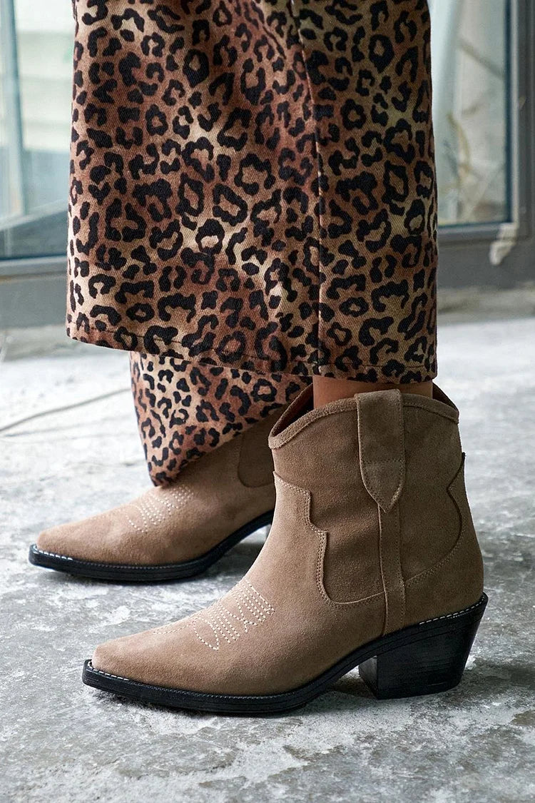 Nahtdesign, spitze Zehen, robuster Absatz, hellbraune Stiefeletten [Vorbestellung]