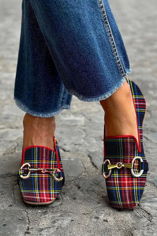 Rote Slip-On Hausschuhe mit Karomuster, quadratischer Zehenpartie und Metallic-Schnallenakzent