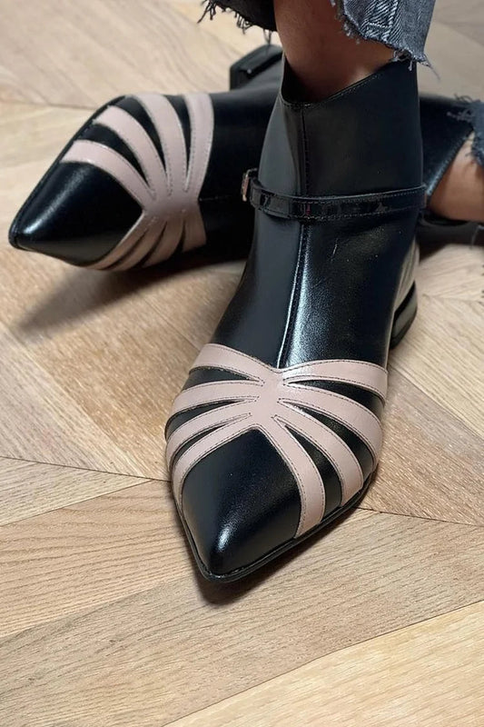 Schwarze Stiefeletten mit spitzem Zehenbereich und Colorblock-Patchwork