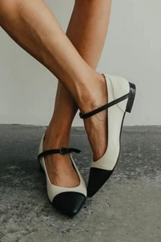 Farbblock-Design Weiße Ballerinas mit Spitzennase und Riemchen mit Schnalle