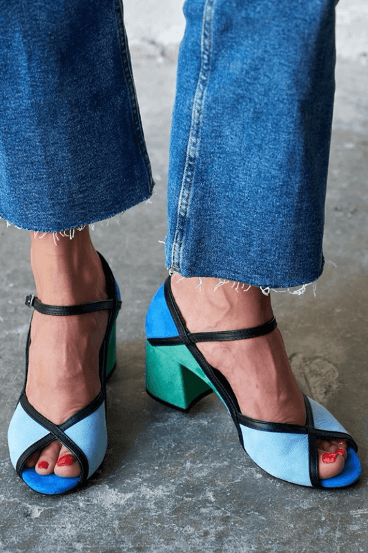 Farbblock-Stiletto-Absätze mit T-Riemen und Schnallenverschluss