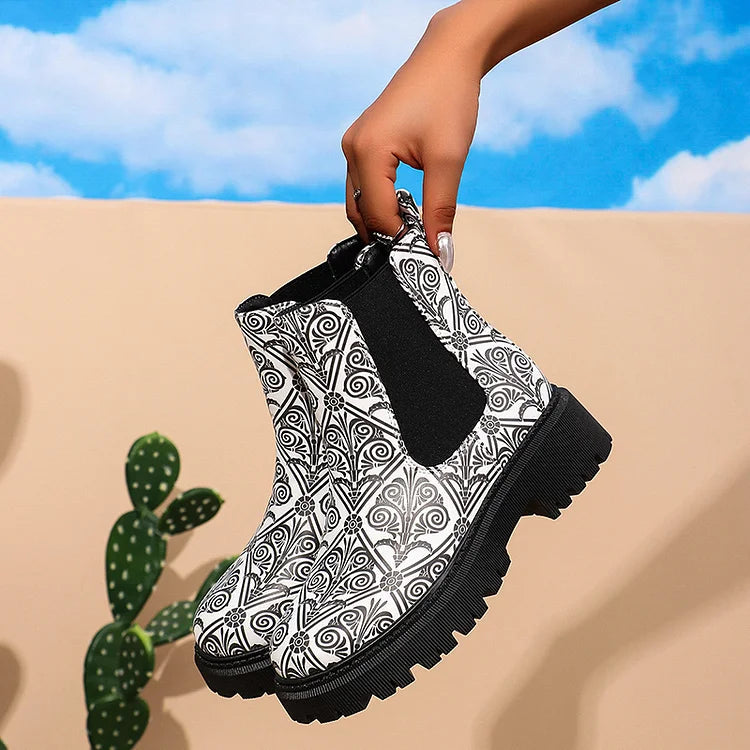 Mehrfarbige Patchwork-Stiefeletten mit robustem Absatz und runder Zehenpartie