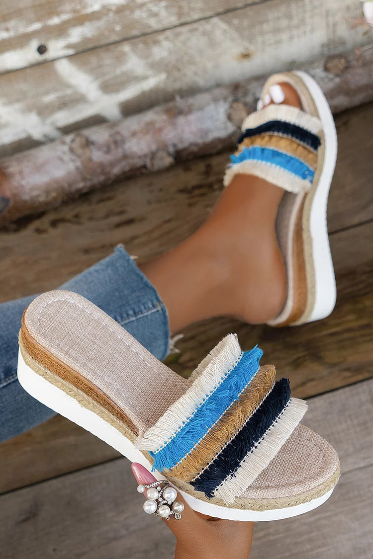 Gestreifte Espadrille-Plateau-Slipper für den Außenbereich mit Quasten