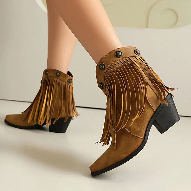 Fransen-Ankle Boots mit metallischen Nieten, eckiger Zehenpartie und klobigem Absatz