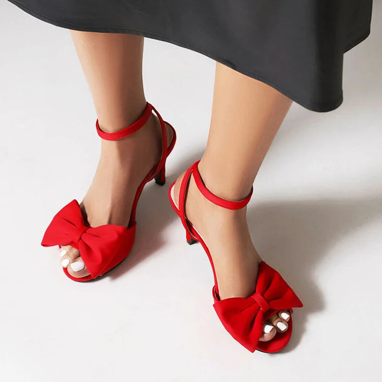 Peep-Toe-Stilettos mit Knöchelriemen, mittelhohem Absatz und Schleifenakzent