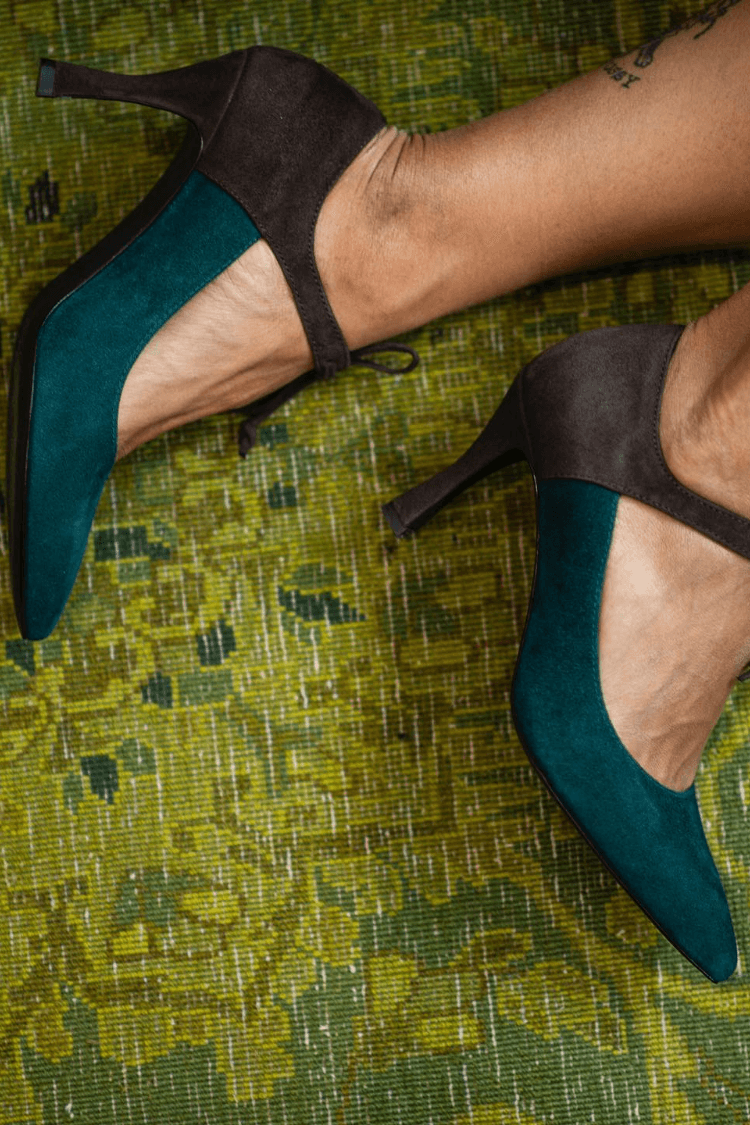 Elegante violette Stiletto-Absätze mit Schnürung