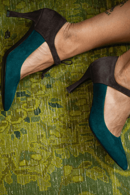 Elegante violette Stiletto-Absätze mit Schnürung