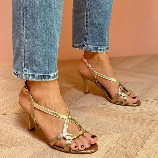 Bequeme glänzende PU-Leder Peeptoe Stiletto Absätze mit Häkel-Kreuzriemen