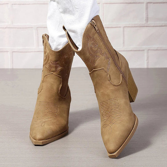 Spitz zulaufende Patchwork-Stiefeletten mit Knöchelabsatz