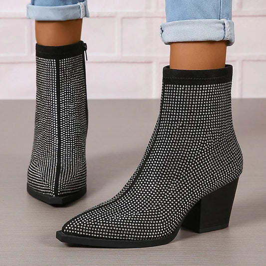 Spitz zulaufende Strass-Stiefeletten mit Reißverschluss und robustem Absatz