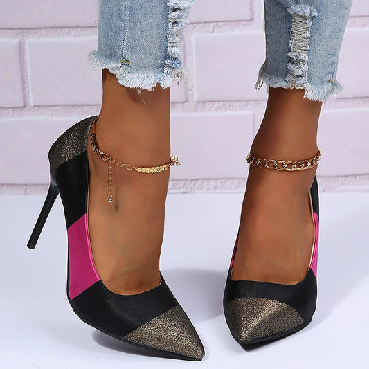Eleganter Farbblock-Stiletto mit spitzem Zehenbereich und Slip-on-Design