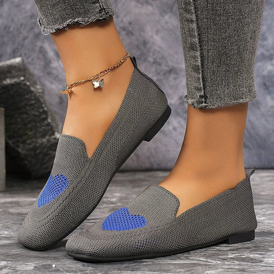 Strick-Freizeitschuhe mit Herzmuster und quadratischer Zehenpartie zum Hineinschlüpfen