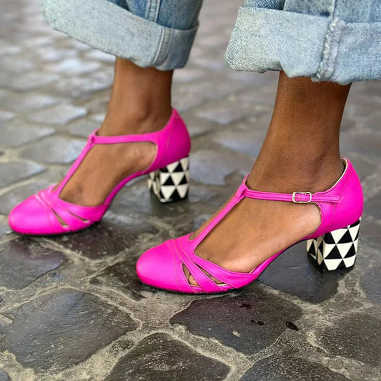 Geo T-Riemen Fuchsia mit Hohlem Muster, Druckschnalle und Klobigen Absätzen
