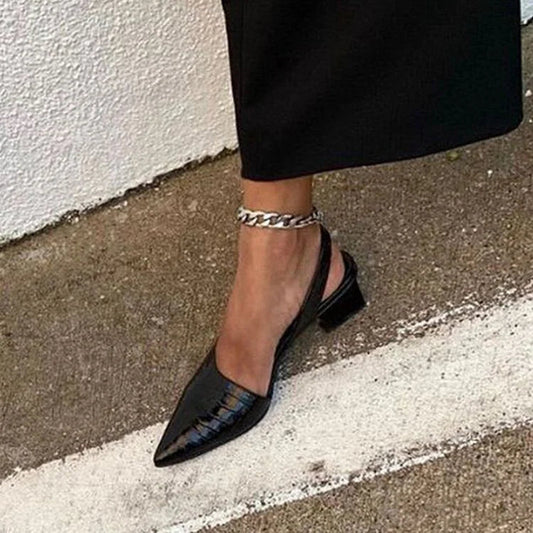 Elegante Slingback-Pumps mit Krokodilleder-Muster und unregelmäßigem, spitzem Zehenbereich