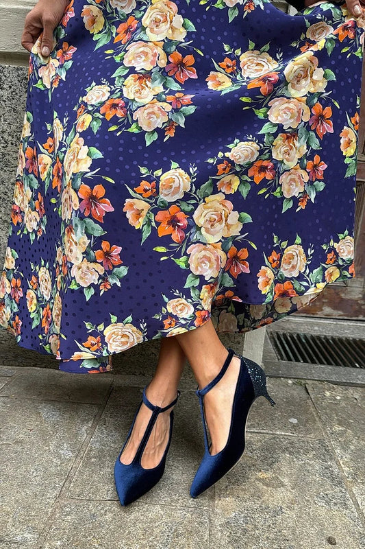 Funkelnde Marineblaue Kitten-Heels mit T-Riemen und spitz zulaufender Zehenpartie