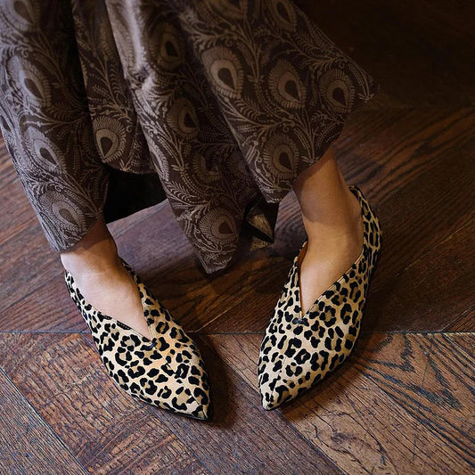 Beige Ballerinas mit V-förmigem Zehenbereich und Leopardenmuster [Vorbestellung]