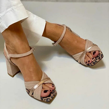 Khakifarbene, robuste Peep-Toe-High Heels mit Patchwork-Leopardenmuster