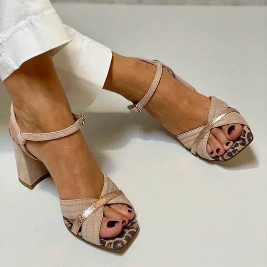 Khakifarbene, robuste Peep-Toe-High Heels mit Patchwork-Leopardenmuster