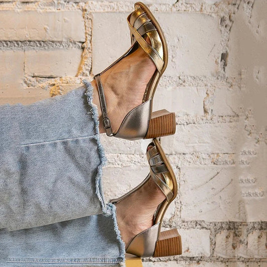 Komfortable Metallic Sandalen mit Kreuzriemen, Schnalle, Peeptoe und goldenen Blockabsätzen