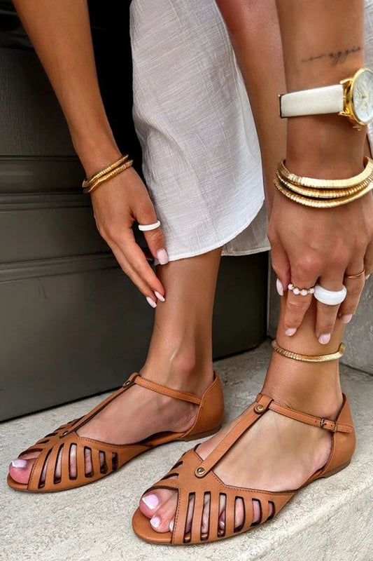 Braune Peep-Toe-Sandalen mit T-Riemen-Schnalle und Ausschnitten