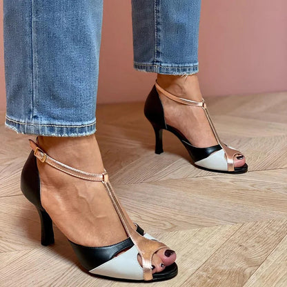 Elegante Stiletto-Absätze mit Farbblock-T-Riemen und Peep-Toe-Verschluss