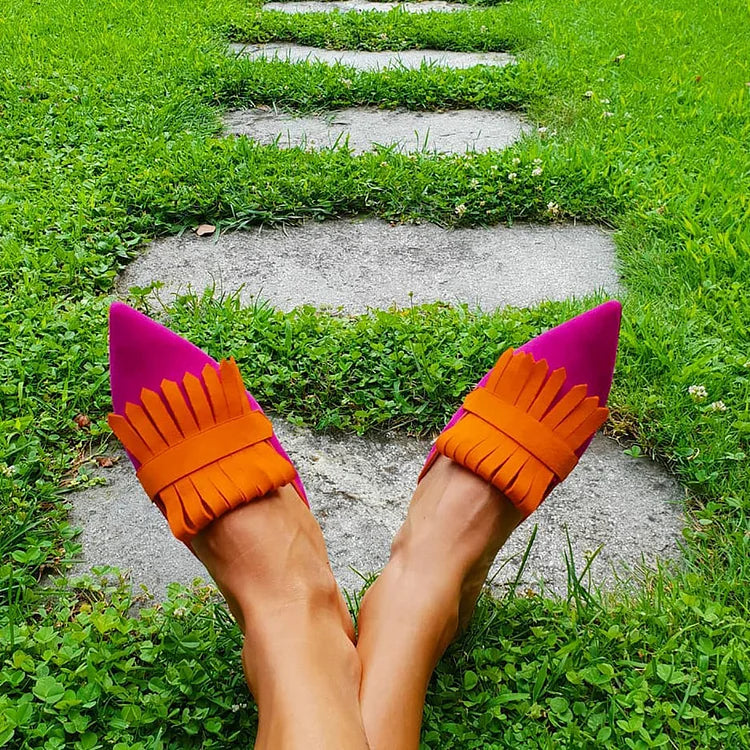 Matte Slipper mit spitzem Zehenbereich und Fransendekor