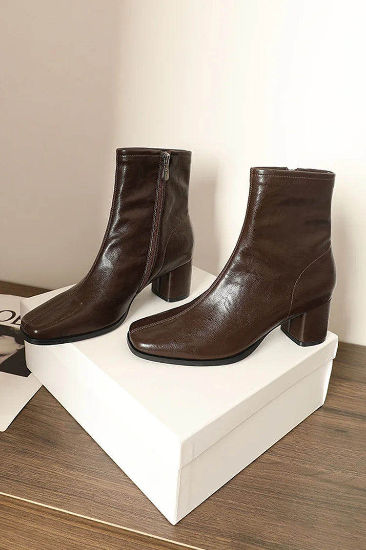 Einfarbige Stiefeletten mit Nahtdetails, eckiger Zehenpartie, Reißverschluss und klobigem Absatz
