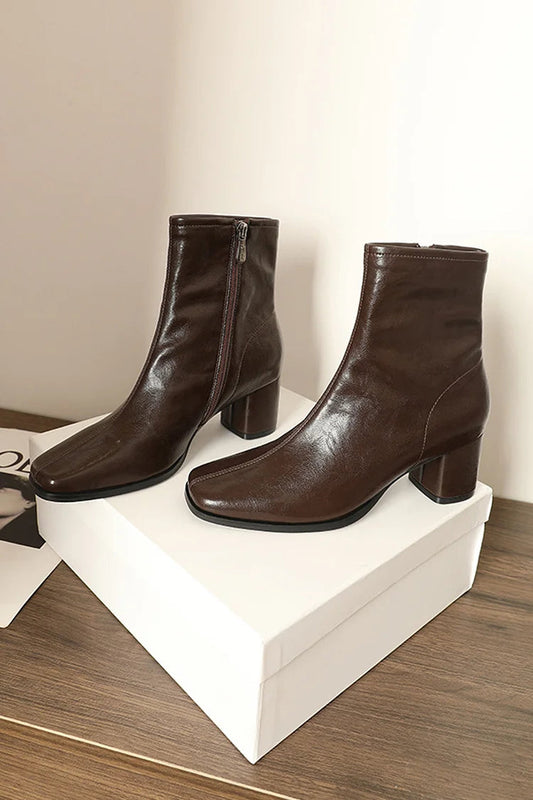 Einfarbige Stiefeletten mit Nahtdetails, eckiger Zehenpartie, Reißverschluss und klobigem Absatz