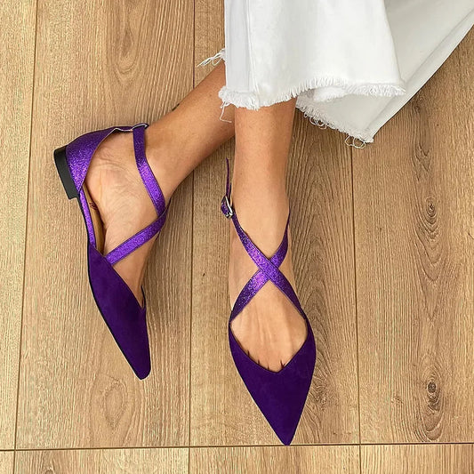 Matte Flache Schuhe mit Spitzennägel und Glitzer-Kreuzriemen