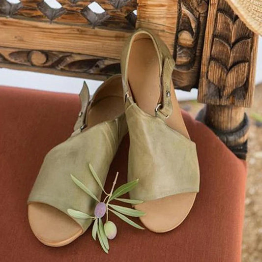 Einfarbige Peep-Toe-Sandalen mit asymmetrischem Schnitt und Schnallenverschluss