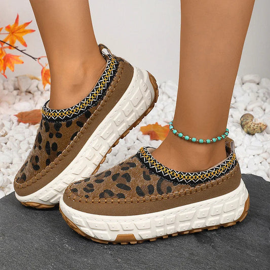 Bequeme Schneestiefel mit Leopardenmuster, feinen Nähten und runder Zehenpartie