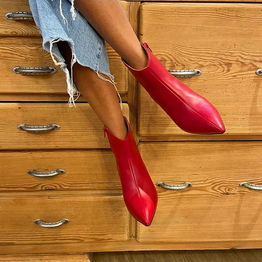 Rote Kitten-Heel Stiefeletten mit spitzer Zehenpartie und Reißverschluss – Vorbestellung