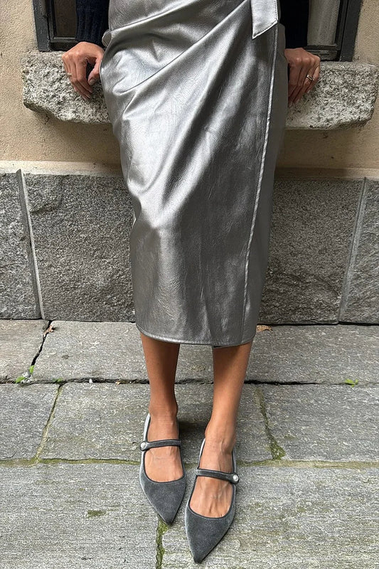 Graue Samt-Ballerinas mit Ristriemen und spitzem Zehenbereich
