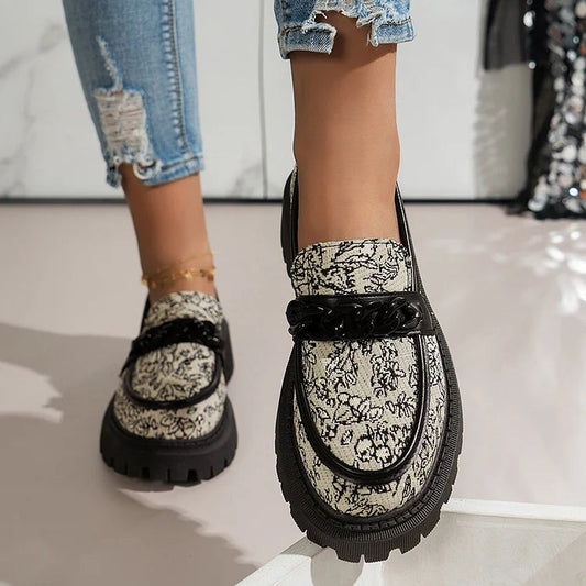 Jacquard-Loafer mit Metallkettendekor, runder Zehenpartie und robustem Absatz