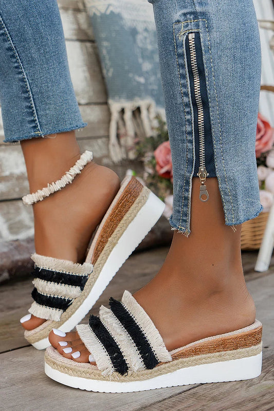 Gestreifte Espadrille-Plateau-Slipper für den Außenbereich mit Quasten