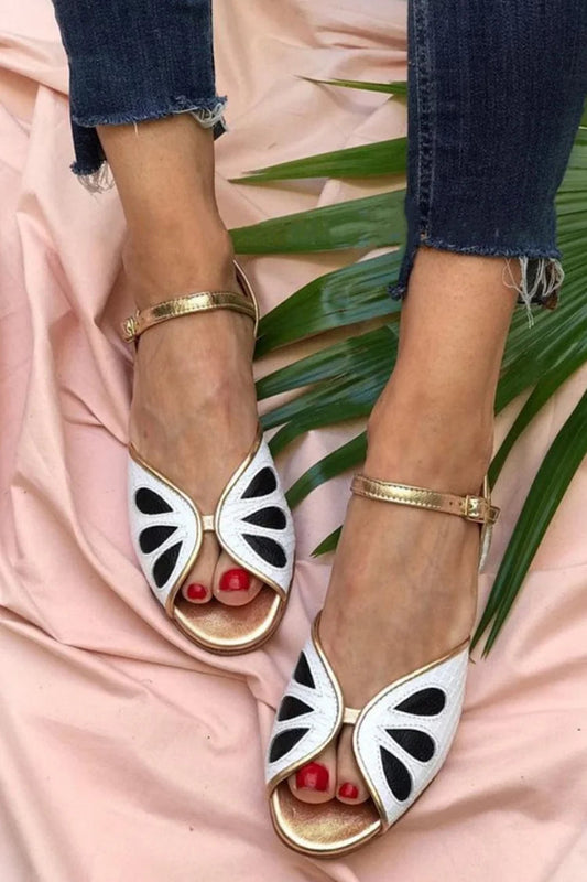 Kontrastierende Tropfenform Peep-Toe Sandalen mit Knöchelriemen in Weiß